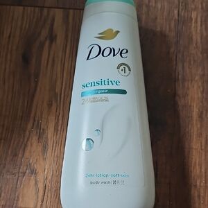Dove Sensitive Body Wash — White with Teal Accents